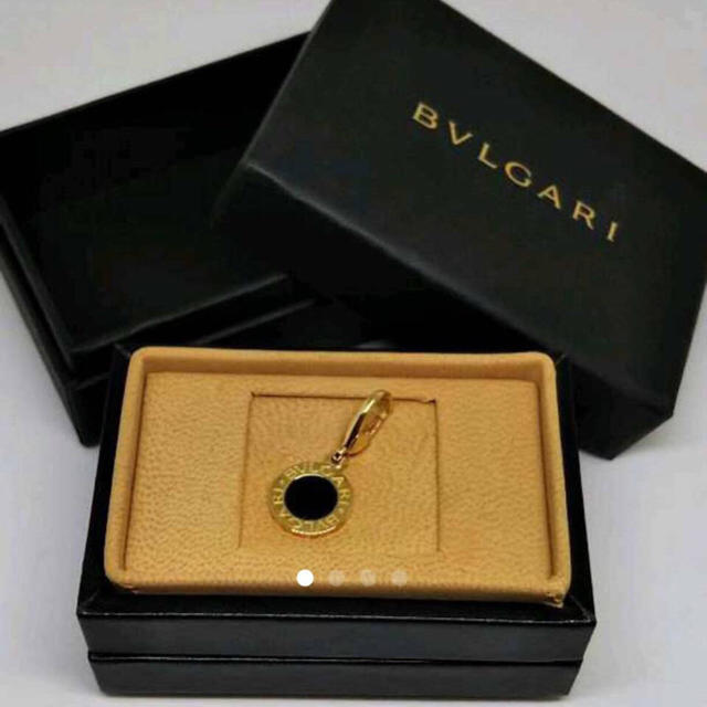 BVLGARI(ブルガリ)のBVLGARI ブルガリ オニキスペンダントトップ 18金 正規品 レディースのアクセサリー(ネックレス)の商品写真