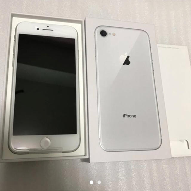 スマートフォン本体iPhone8シルバーsimロック解除済み