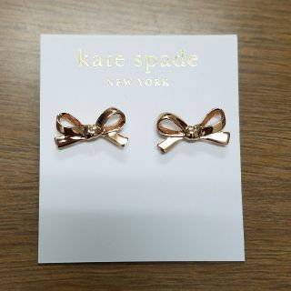 ケイトスペードニューヨーク(kate spade new york)のkate spade ケイトスペード リボン ピアス Gold(ピアス)