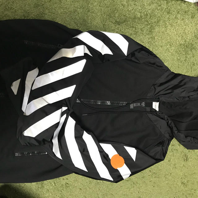 いします OFF-WHITE - モンクレール オフホワイト パーカーの通販 by