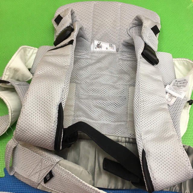 BABYBJORN(ベビービョルン)のベビービョルンONE+Air抱っこ紐中古品 キッズ/ベビー/マタニティの外出/移動用品(抱っこひも/おんぶひも)の商品写真