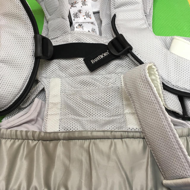 BABYBJORN(ベビービョルン)のベビービョルンONE+Air抱っこ紐中古品 キッズ/ベビー/マタニティの外出/移動用品(抱っこひも/おんぶひも)の商品写真