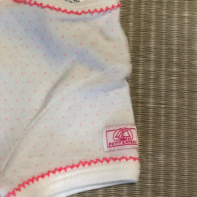 PETIT BATEAU(プチバトー)のプチバトー 半袖ロンパース 3m 60 70 ４月産まれの娘が着用 キッズ/ベビー/マタニティのベビー服(~85cm)(ロンパース)の商品写真