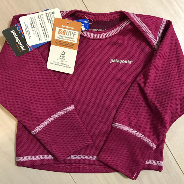 patagonia(パタゴニア)のパタゴニア 0M UV長袖トップス キッズ/ベビー/マタニティのキッズ服女の子用(90cm~)(Tシャツ/カットソー)の商品写真