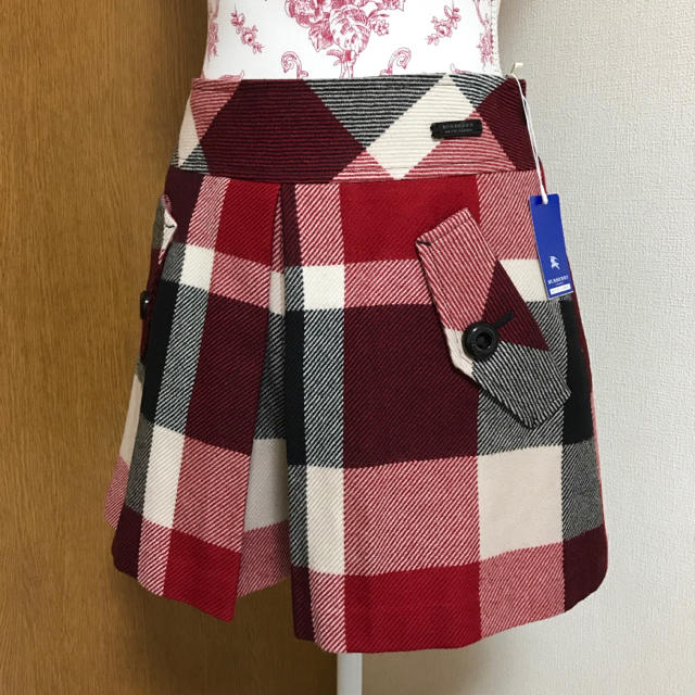 BURBERRY BLUE LABEL(バーバリーブルーレーベル)の新品 BURBERRY キュロット 赤×黒チェック レディースのパンツ(キュロット)の商品写真