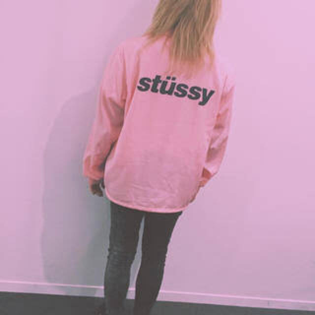 STUSSY(ステューシー)の美品 ステューシー sutussy ピンク コーチジャケット レディースのジャケット/アウター(ナイロンジャケット)の商品写真