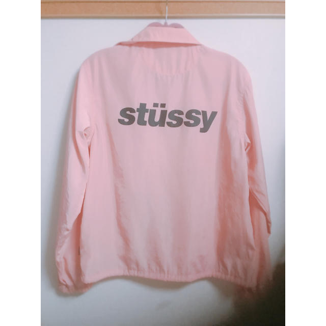 STUSSY(ステューシー)の美品 ステューシー sutussy ピンク コーチジャケット レディースのジャケット/アウター(ナイロンジャケット)の商品写真