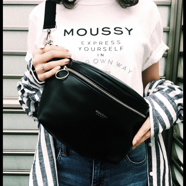 ウエストバッグ即完売品♪MOUSSY waist&shoulder BAG♡ボディーバッグ