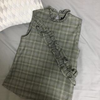 ザラ(ZARA)の新品未使用 ZARA フリルノースリーブ(カットソー(半袖/袖なし))