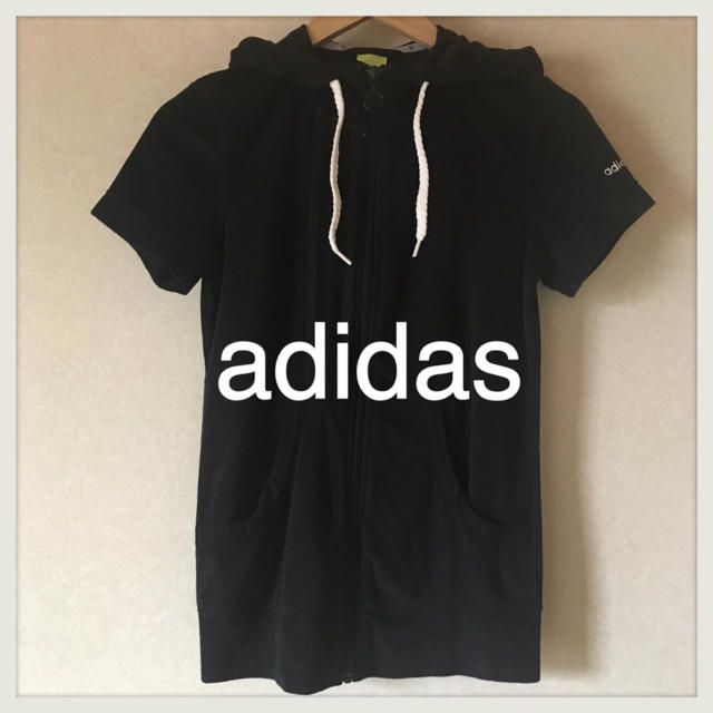 adidas(アディダス)のアディダス パーカー 半袖  パイル地 スウェット パーカー adidas  レディースのトップス(パーカー)の商品写真