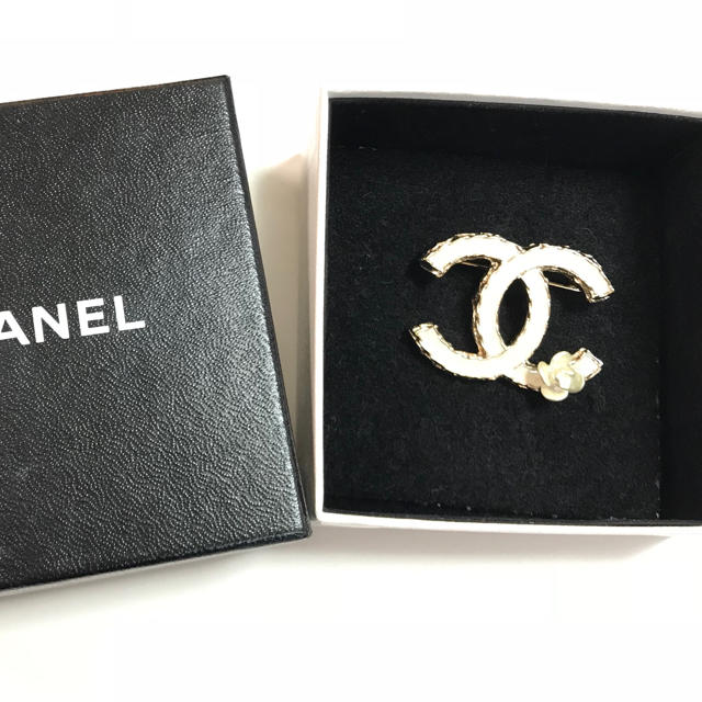 CHANEL シャネル☆新品同様 ココマーク カメリア ブローチ ホワイト-
