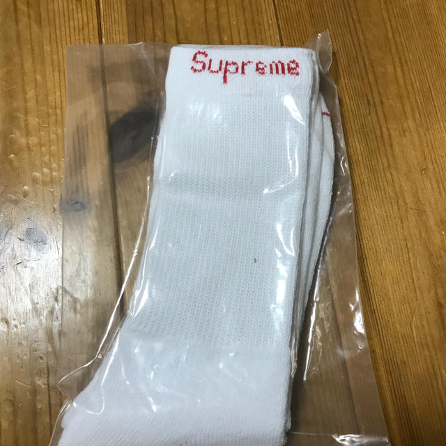 Supreme(シュプリーム)の【新品】supreme Hanes 靴下 ソックス ワンサイズ ホワイト メンズのレッグウェア(ソックス)の商品写真