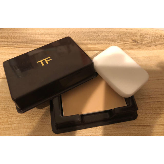 TOM FORD(トムフォード)のTomford beauty パウダー ファンデーション。 コスメ/美容のベースメイク/化粧品(ファンデーション)の商品写真