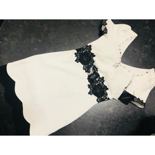 新品タグ付き♡モノトーンミニドレス(ミニドレス)