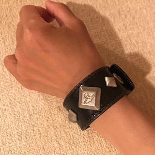 ヴィヴィアンウエストウッド(Vivienne Westwood)のヴィヴィアンウエストウッド ブレスレット レザー スタッズ (財布)