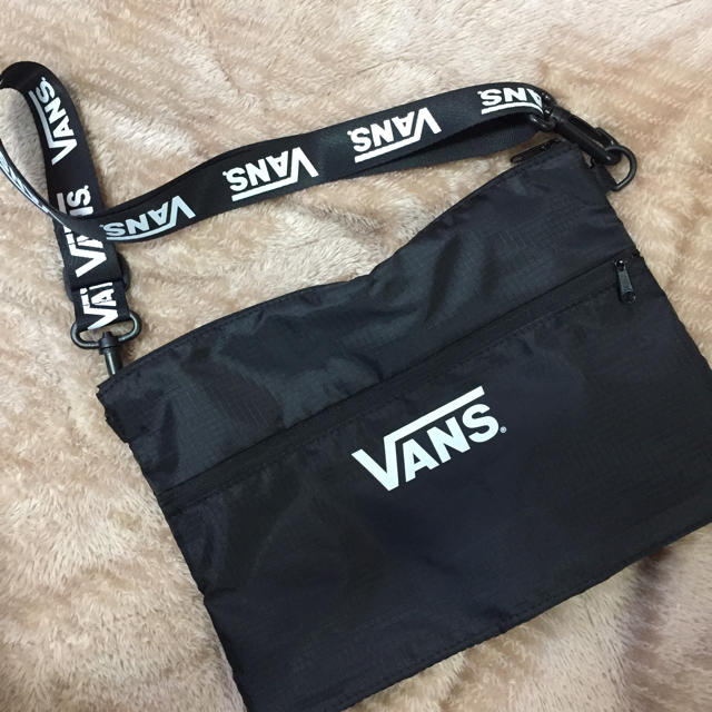 VANS(ヴァンズ)のVANS サコッシュ ショルダーバッグ 黒 earthmusic&ecology レディースのバッグ(ショルダーバッグ)の商品写真