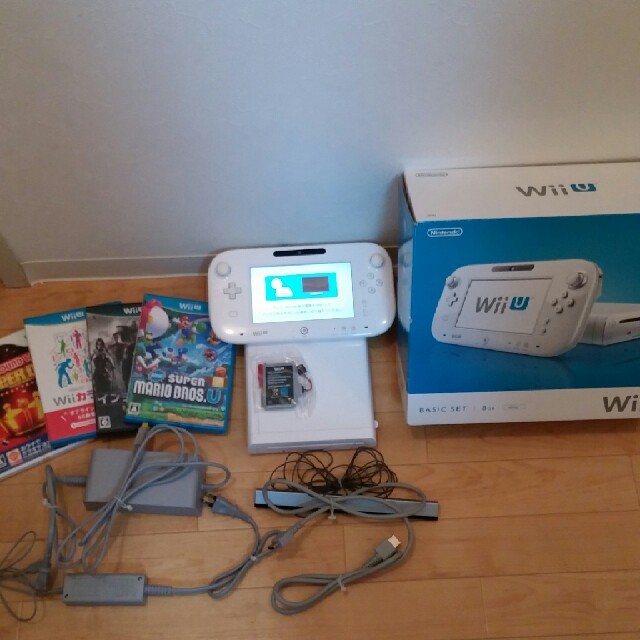 Wii U(ウィーユー)の任天堂　Wii U BASIC SET 動作良好　パットバッテリー3000mAh エンタメ/ホビーのゲームソフト/ゲーム機本体(家庭用ゲーム機本体)の商品写真