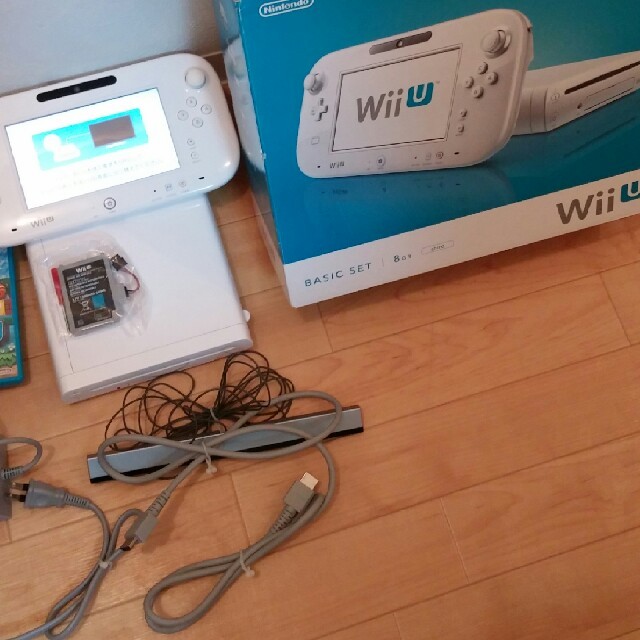 Wii U(ウィーユー)の任天堂　Wii U BASIC SET 動作良好　パットバッテリー3000mAh エンタメ/ホビーのゲームソフト/ゲーム機本体(家庭用ゲーム機本体)の商品写真