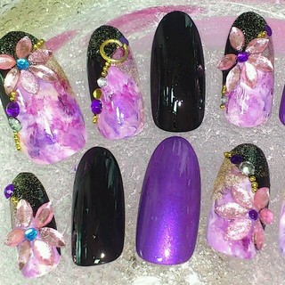 RiNa様専用出品♥成人式♥紫×黒♥ コスメ/美容のネイル(つけ爪/ネイルチップ)の商品写真