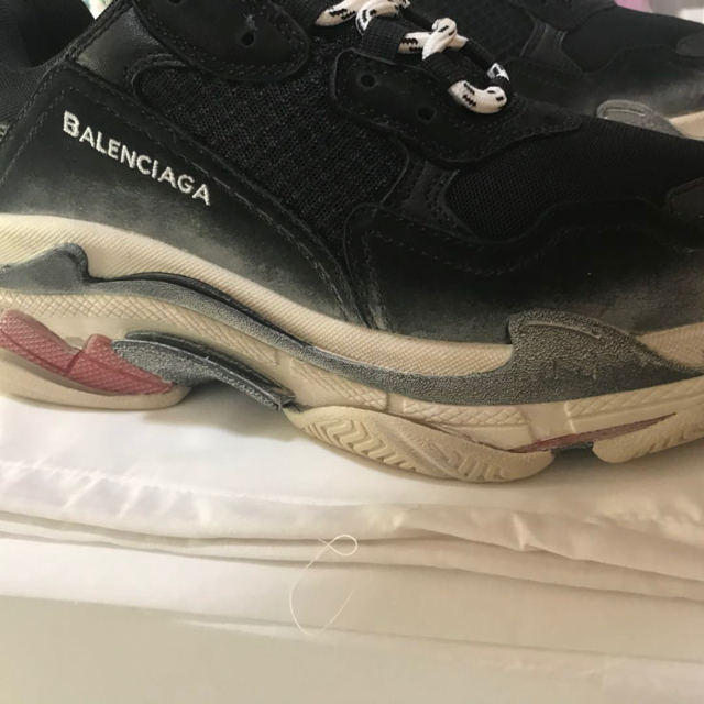 balenciaga triple s 42 black red メンズの靴/シューズ(スニーカー)の商品写真