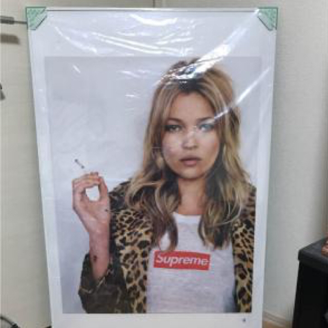 Supreme(シュプリーム)の【新品未使用】Supreme シュプリーム ケイトモス ポスター  メンズのアクセサリー(その他)の商品写真