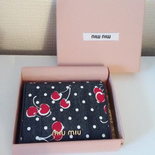 ミュウミュウ(miumiu)のmiumiu(財布)