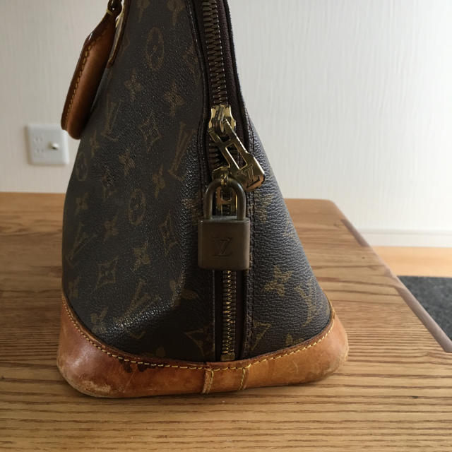 LOUIS VUITTON 1