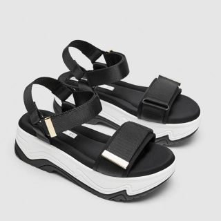 ザラ(ZARA)の4/20まで 新品 ZARA ウェッジソール サンダル(サンダル)