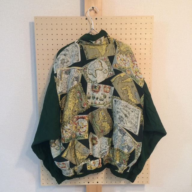 個性派古着 シルクブルゾン  アンティーク 地図柄 グリーン M メンズのジャケット/アウター(ブルゾン)の商品写真