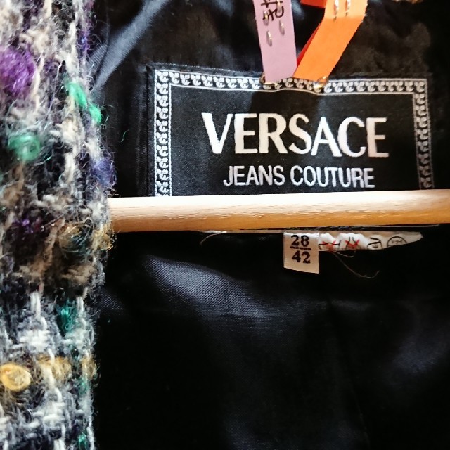 VERSACE(ヴェルサーチ)の【5/1まで専用です】 VERSACEジャケット レディースのジャケット/アウター(テーラードジャケット)の商品写真