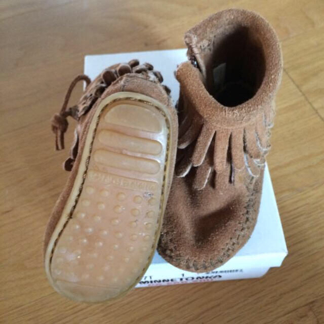 Minnetonka(ミネトンカ)のミネトンカ baby size1 キッズ/ベビー/マタニティのキッズ靴/シューズ(15cm~)(その他)の商品写真