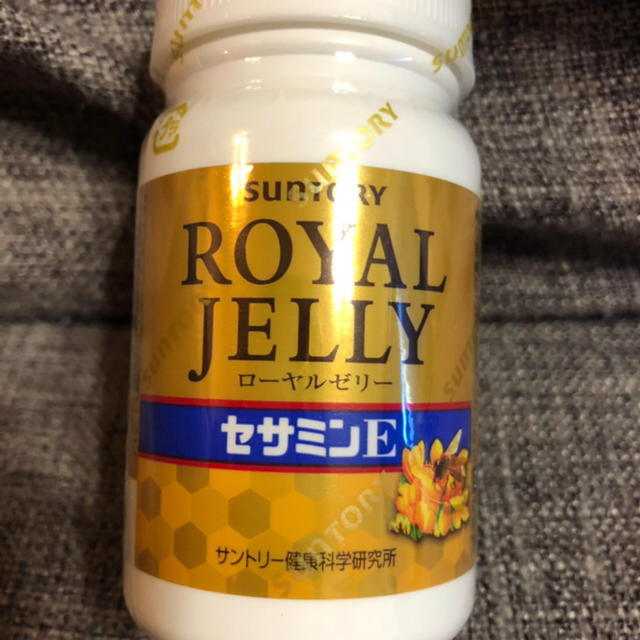 サントリー(サントリー)のローヤルゼリー+セサミンE 食品/飲料/酒の健康食品(ビタミン)の商品写真