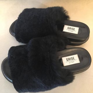 スローブイエナ ファーサンダル