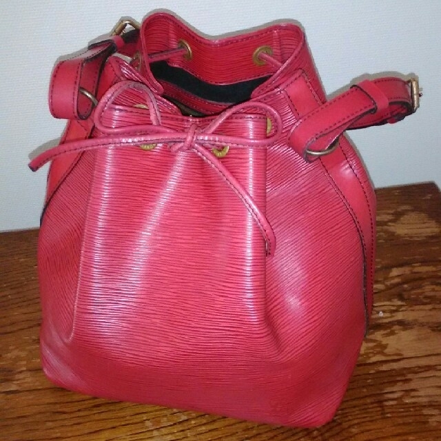 ルイヴィトンLOUIS VUITTON◇エピ◇プチノエ◇赤 - www.husnususlu.com