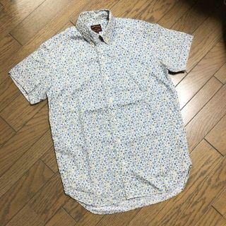 ビームス(BEAMS)の美品BEAMS　小花柄シャツ　ビームス(シャツ)