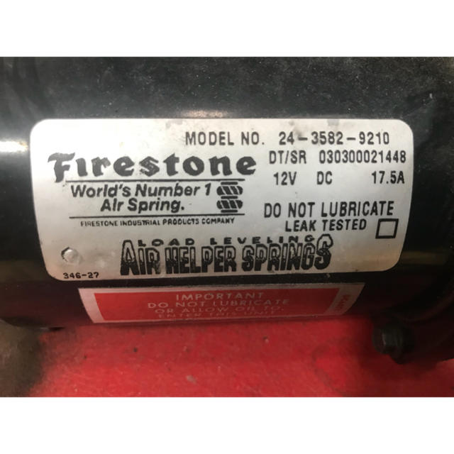 コンプレッサー付き エーアータンクホーン 自動車/バイクの自動車(汎用パーツ)の商品写真