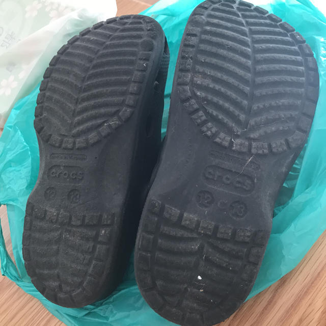 crocs(クロックス)のクロックス☆濃いグレー キッズ/ベビー/マタニティのキッズ靴/シューズ(15cm~)(サンダル)の商品写真