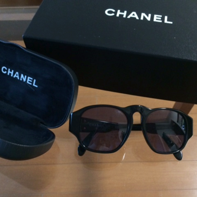 CHANEL - シャネル 直営店購入サングラス☆ブラック ケース付き美品 CHANELの通販 by ミエル's shop｜シャネルならラクマ