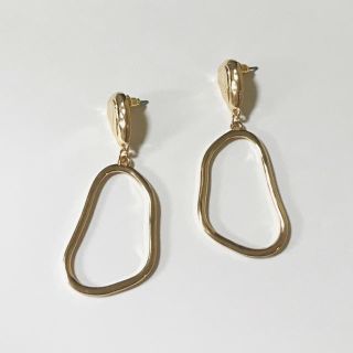 ザラ(ZARA)のゴールド♡変形♡リング♡ゆらゆら♡ピアス(ピアス)