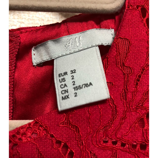 H&M(エイチアンドエム)のH&M 赤 レース マーメイド タイト ワンピース ドレス レディースのワンピース(ひざ丈ワンピース)の商品写真