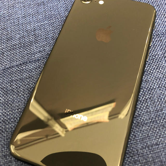 iPhone(アイフォーン)のiPhone8 au 256GB スペースグレー SIMロック解除済み 初期化済 スマホ/家電/カメラのスマートフォン/携帯電話(スマートフォン本体)の商品写真
