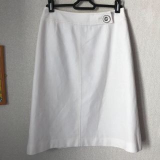 クレージュ(Courreges)のクレージュ ステッチ付き白スカート(ひざ丈スカート)