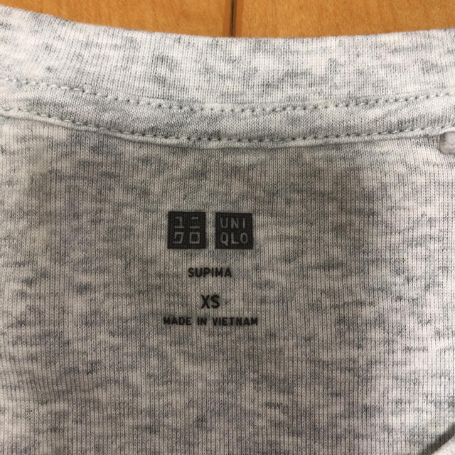 UNIQLO(ユニクロ)のユニクロ Tシャツ グレー レディースのトップス(Tシャツ(半袖/袖なし))の商品写真