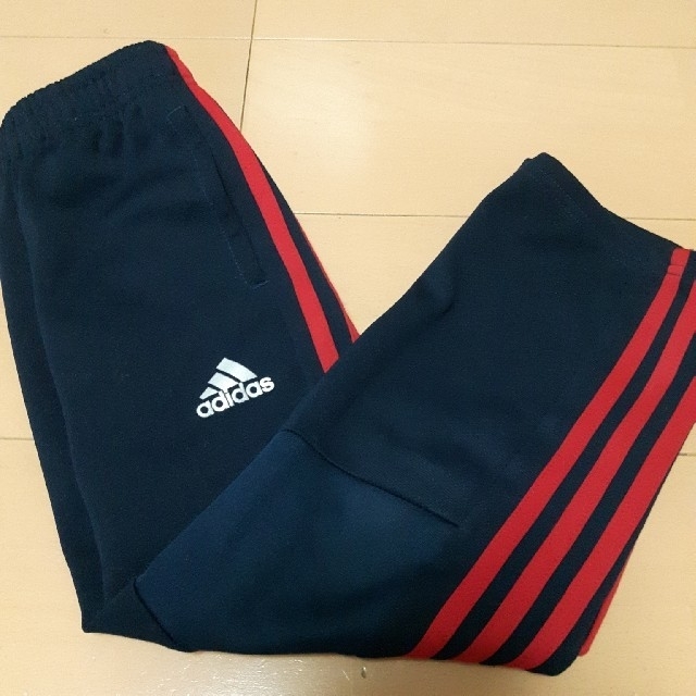 adidas(アディダス)のアディダスパンツ キッズ/ベビー/マタニティのキッズ服男の子用(90cm~)(パンツ/スパッツ)の商品写真