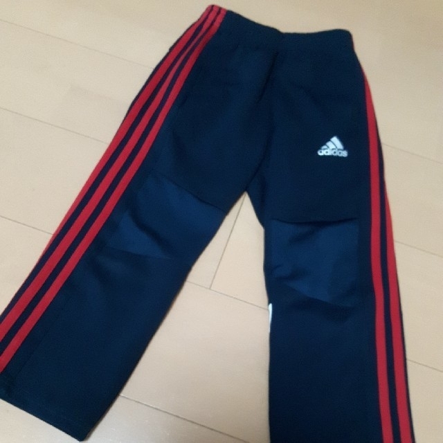 adidas(アディダス)のアディダスパンツ キッズ/ベビー/マタニティのキッズ服男の子用(90cm~)(パンツ/スパッツ)の商品写真