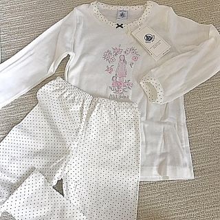 プチバトー(PETIT BATEAU)の【ひよ様ご専用】プチバトー 17AW ドット&プリント 長袖パジャマ 4ans(パジャマ)