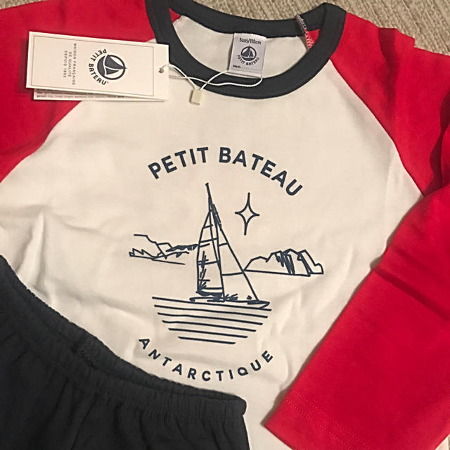 PETIT BATEAU(プチバトー)のプチバトー 17AW 長袖パジャマ 5ans 新品 キッズ/ベビー/マタニティのキッズ服男の子用(90cm~)(パジャマ)の商品写真