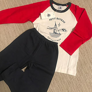 プチバトー(PETIT BATEAU)のプチバトー 17AW 長袖パジャマ 5ans 新品(パジャマ)