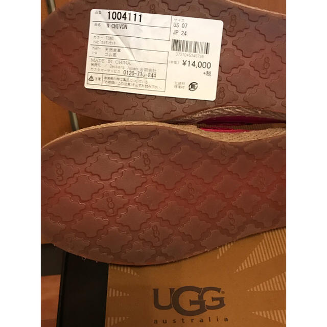 UGG(アグ)の新品 UGG 入手困難なピンク色デッキシューズ サイズ 37 レディースの靴/シューズ(スニーカー)の商品写真