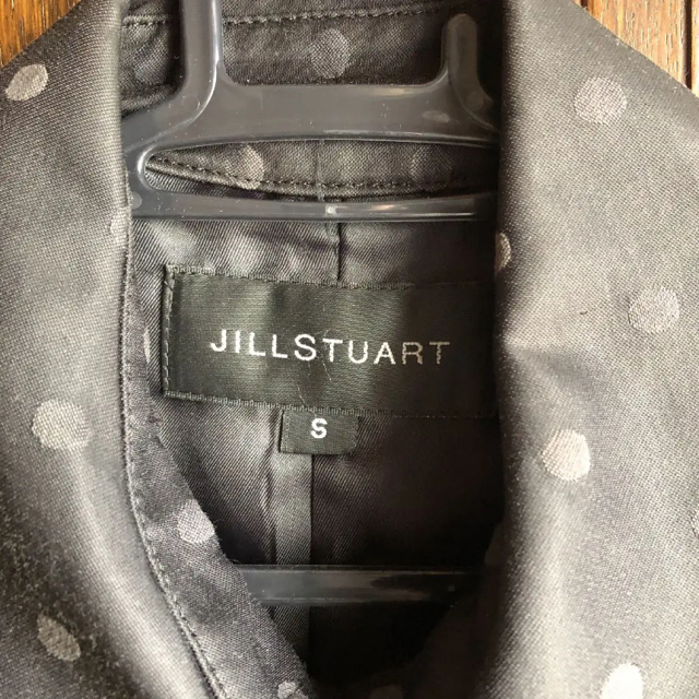 JILL by JILLSTUART(ジルバイジルスチュアート)のジルスチュアート 紺色トレンチコート レディースのジャケット/アウター(トレンチコート)の商品写真